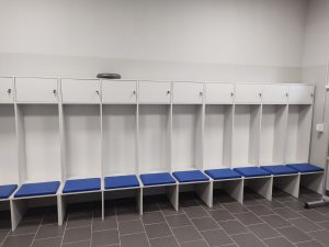 szafka-szatniowa-z-siedziskiem-tapicerowanym