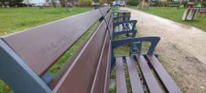 ławka dla niepełnosprawnych