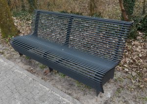 ławka z oparciem